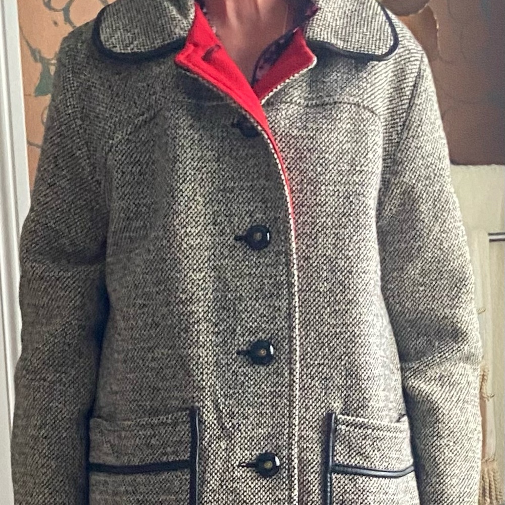 Beautiful tweed coat with leather trim. Purchased too large. Size 12,